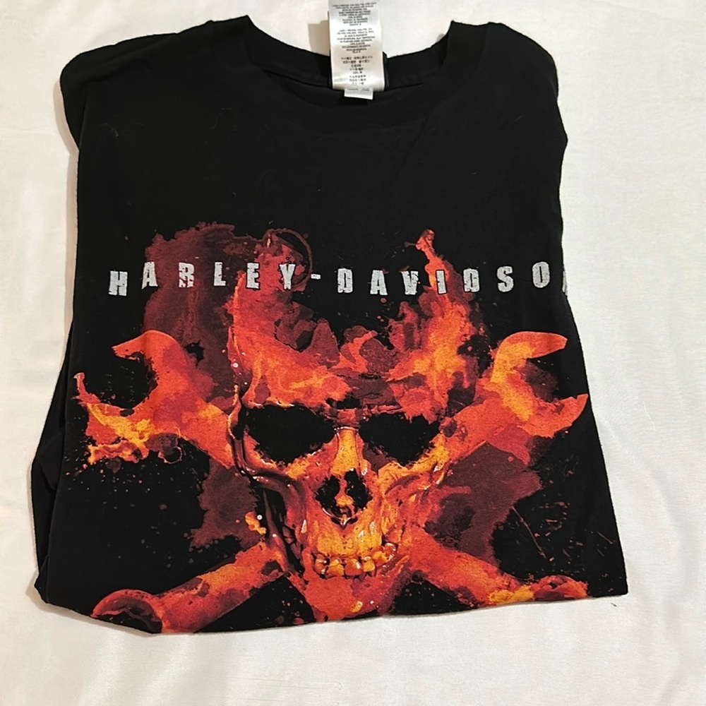 Men’s Harley Davidson size medium shirt
